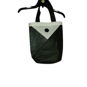 Lululemon empty shopping bag in excellent pre-owned condition